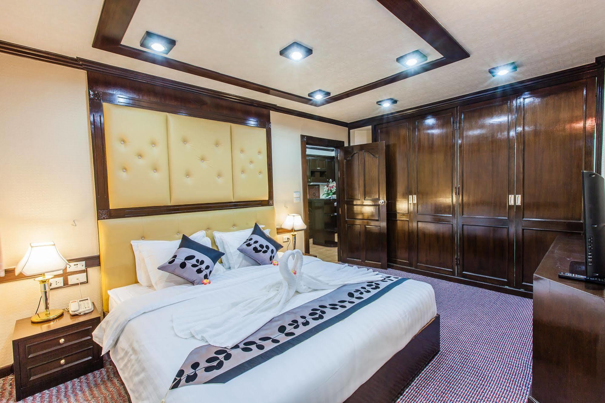 Oyo 796 Paradise Sukhumvit Hotel Bangkok Buitenkant foto