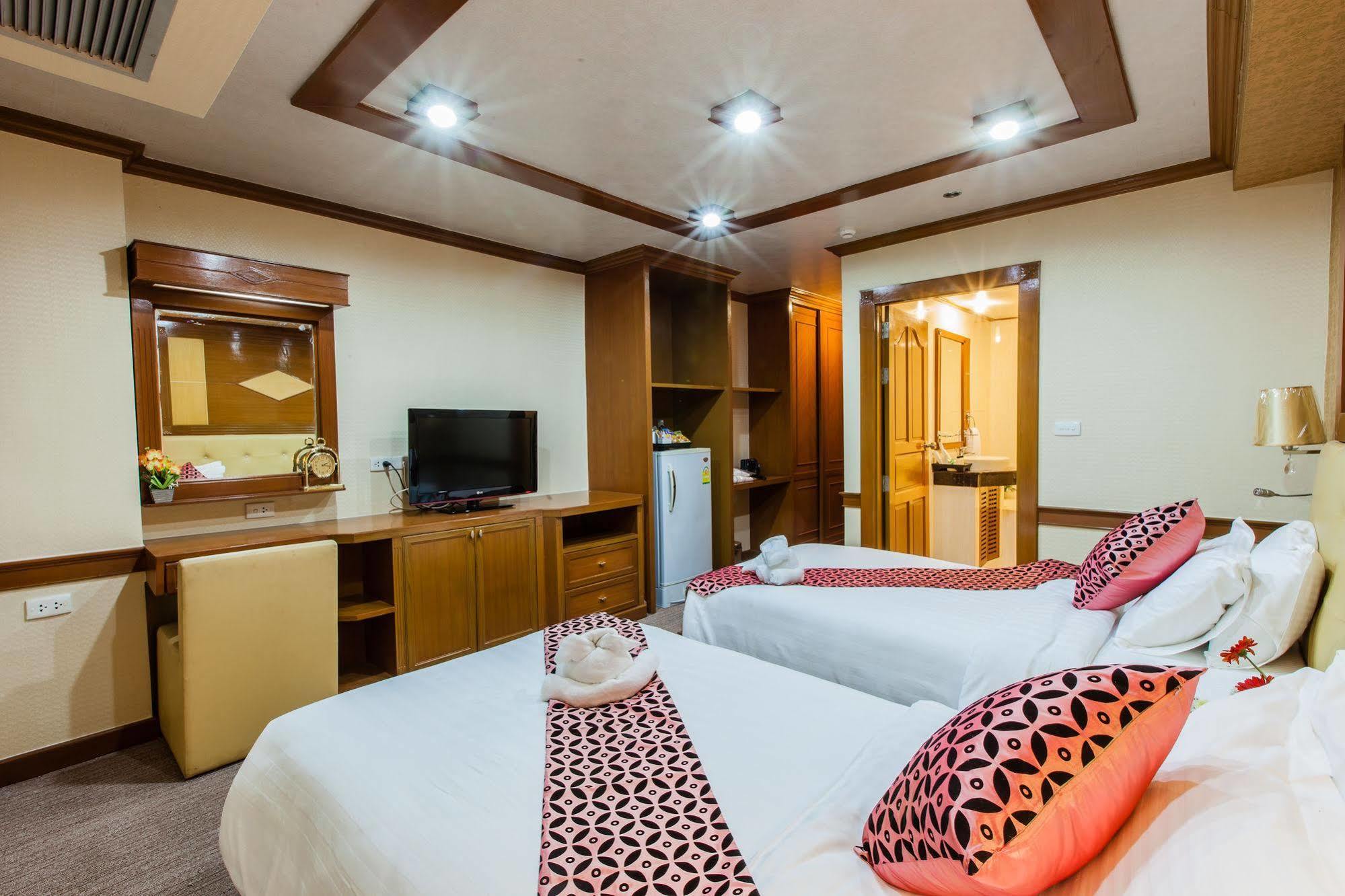 Oyo 796 Paradise Sukhumvit Hotel Bangkok Buitenkant foto